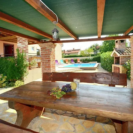 公寓 Beautiful In Porec With Swimming Pool Kukci