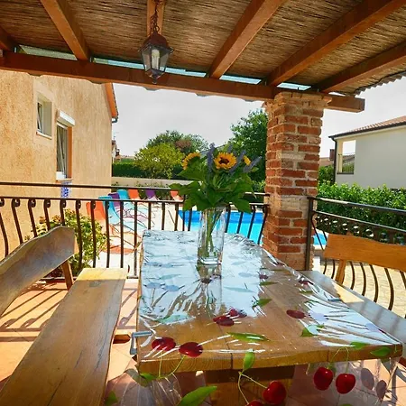 Beautiful In Porec With Swimming Pool 公寓