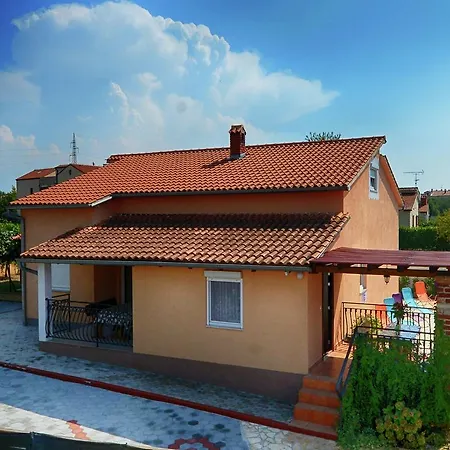 公寓 Beautiful In Porec With Swimming Pool Kukci